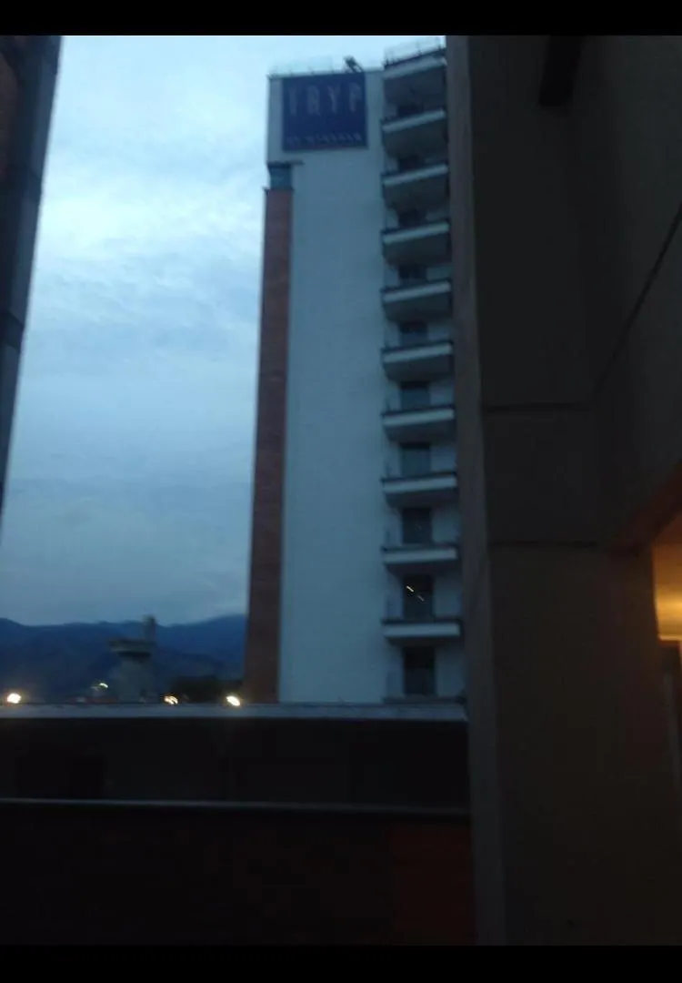 شقة Apartamento Familiar De 2 Alcobas Con Parquedero Estadio Laurles Plaza Mayor ميديلين